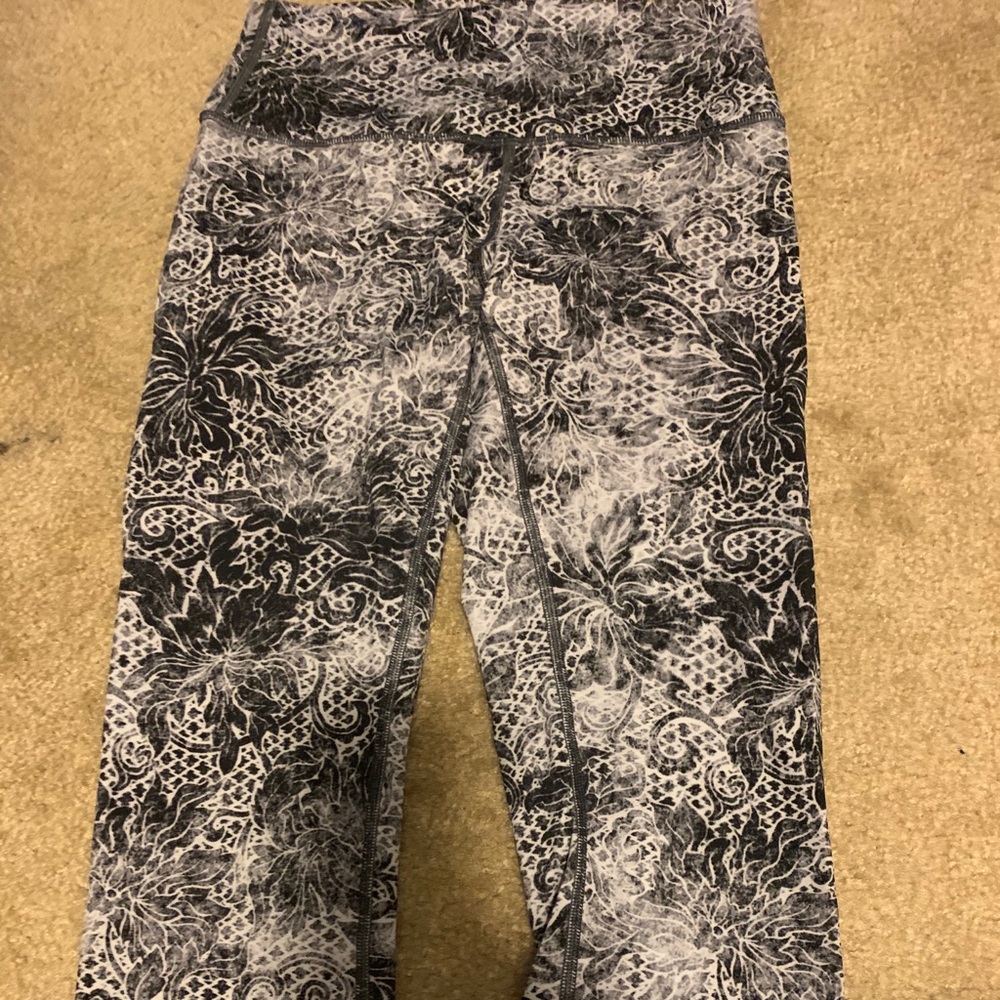 Lululemon Wunder Under crop